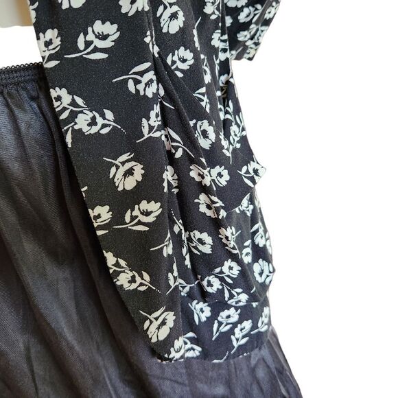 Forever 21 Women's Size Medium Black & White Open Front Cardigan Blouse - Picture 7 of 12